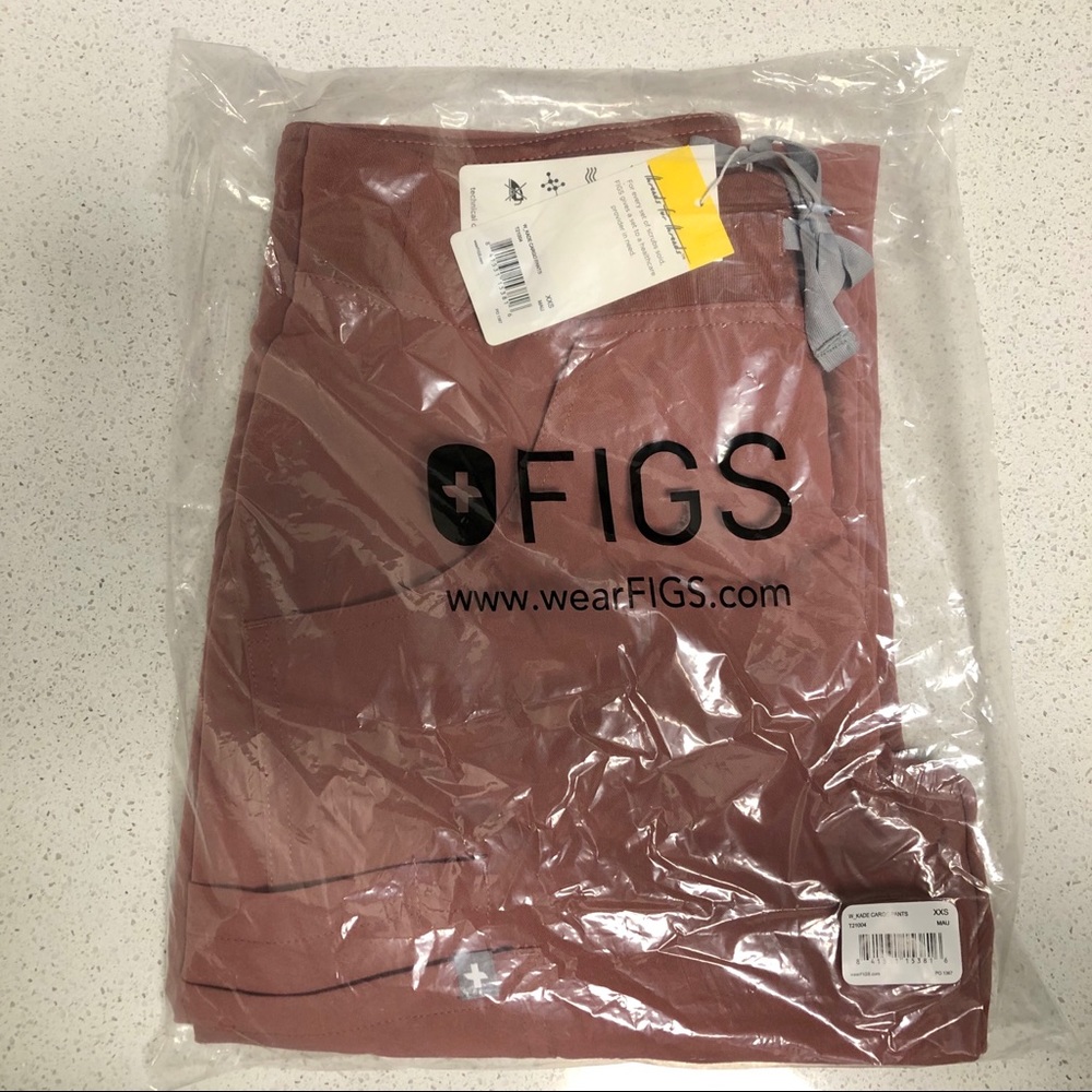 Figs mauve Kade Cargo scrub pants